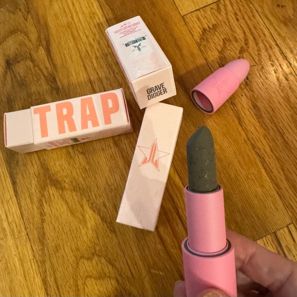 NEW Jeffree Star Velvet Trap Lipstick Grave Digger - Picture 1 of 2